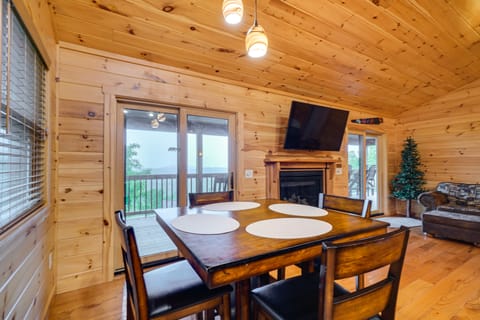 Private Hot Tub: Gatlinburg Cabin in the Clouds House in Gatlinburg