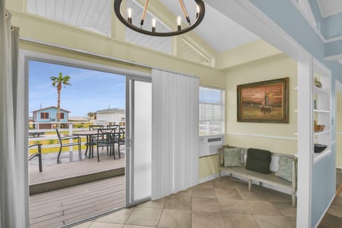 Coastline Views! Jamaica Beach Home w/ Foosball House in Jamaica Beach