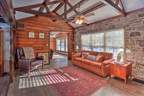 3 Mi to Slopes! Hot Tub Haven Near Lake Harmony House in Hickory Run State Park