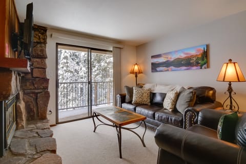 Winter Park Condo w/ Hot Tubs, 4 Mi to Ski Resort! Apartment in Fraser