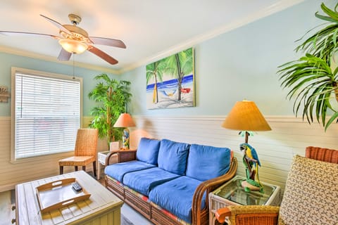 Near Port Aransas Beach: Condo w/ Pool Access Apartment in Port Aransas