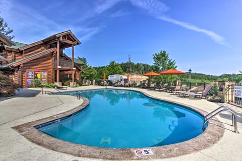 Pigeon Forge Vacation Rental: 1 Mi to Dollywood House in Pigeon Forge