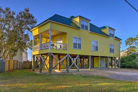 Orange Beach Family Duplex w/ Deck < 1 Mi to Shore House in Orange Beach