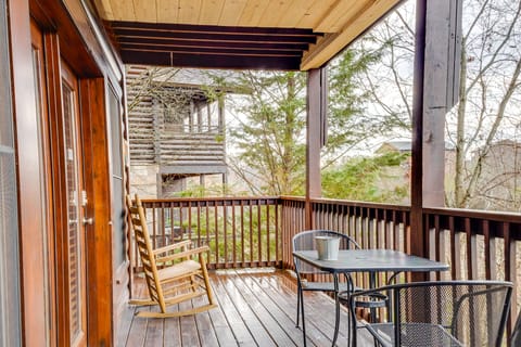 3 Mi to Dollywood: Pigeon Forge Resort Studio! House in Pigeon Forge