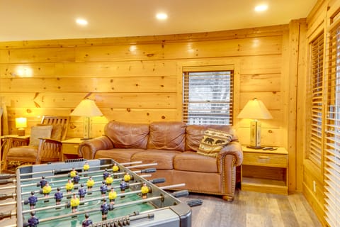 3 Mi to Dollywood: Pigeon Forge Resort Studio! House in Pigeon Forge