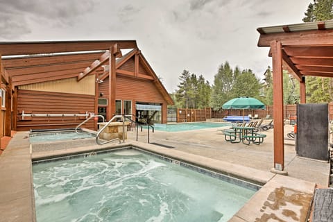 Ski-In/Out Condo! Walk to Main Street Breckenridge Apartment in Breckenridge