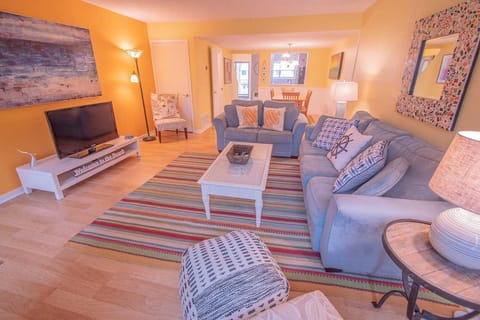 Walk to Hilton Head Island Beach: Villa w/ Balcony Villa in South Forest Beach