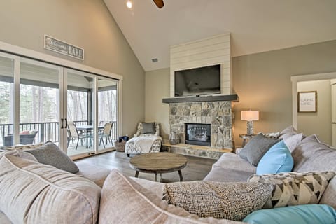 Lake Keowee Home with Balcony & Boat Dock! House in Lake Keowee