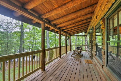 Family-Friendly Massanutten Log Home w/ Views! House in Massanutten