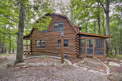 Family-Friendly Massanutten Log Home w/ Views! House in Massanutten