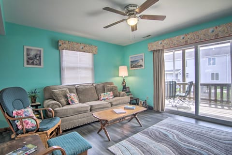 Chincoteague Townhome w/ Pony Views from Deck! Apartment in Chincoteague Island