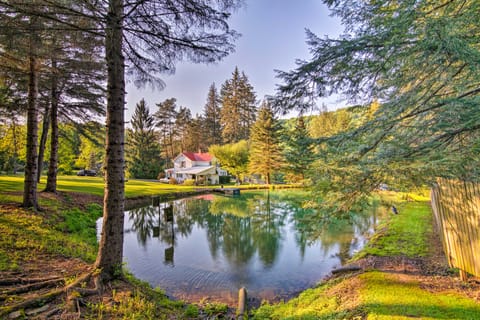 3-Acre Lodge w/ Snowmobile & Four-Wheeling Trails House in Allegheny River