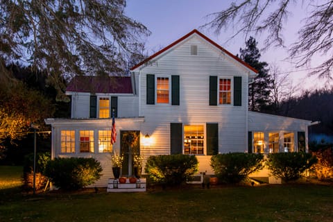 3-Acre Lodge w/ Snowmobile & Four-Wheeling Trails House in Allegheny River