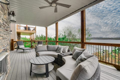 Lavish Retreat w/ Decks, Steps to Table Rock Lake! House in Table Rock Lake