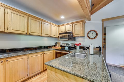Ski Shuttle & Mountain Views: Keystone Resort Home Apartment in Keystone