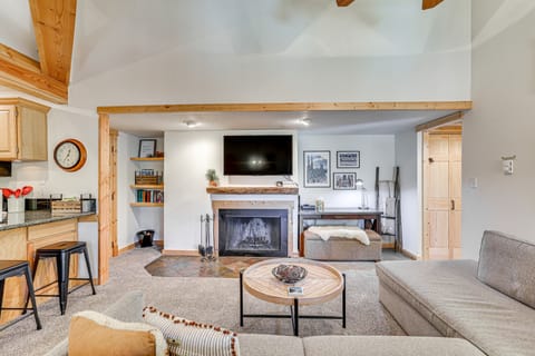 Ski Shuttle & Mountain Views: Keystone Resort Home Apartment in Keystone