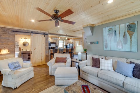 Lakefront Cottage w/ Deck Near Indiana Beach! Cottage in Indiana