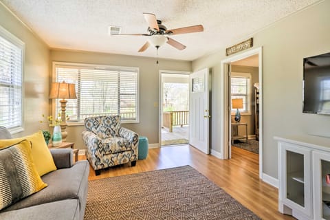 Charming Home w/ Porch: Walk to Greers Ferry Lake! House in Higden