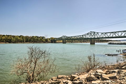 Charming Home w/ Porch: Walk to Greers Ferry Lake! House in Higden
