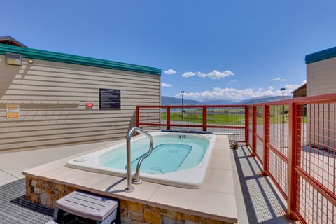 360 Mtn Views & Shared Hot Tub: Cozy Frisco Condo! Apartment in Frisco