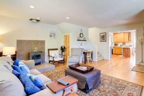 Charming Indianola Home: Walk to Town! House in King County