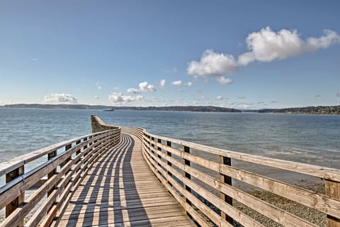 Charming Indianola Home: Walk to Town! House in King County