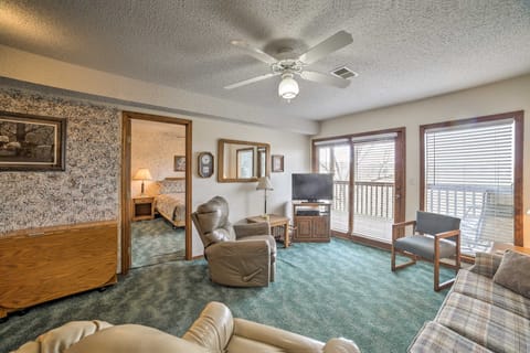 Branson Condo w/ Views: 2 Mi to Silver Dollar City Apartment in Table Rock Lake