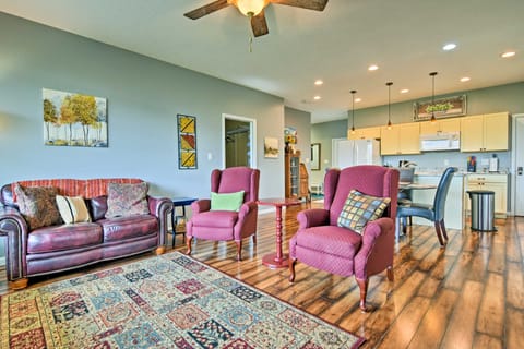 Blue Ridge Mountain Rental w/ Hot Tub & Gas Grill! House in Buncombe County