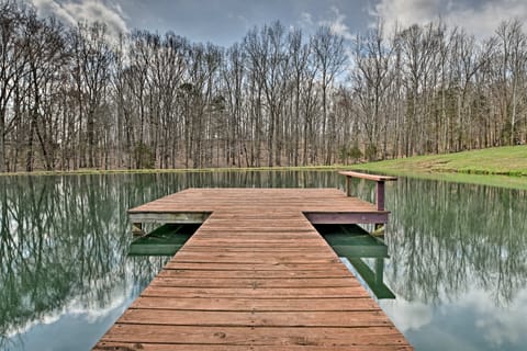 Remote Kentucky Cabin w/ Fire Pit & 2 Ponds House in Lake Barkley