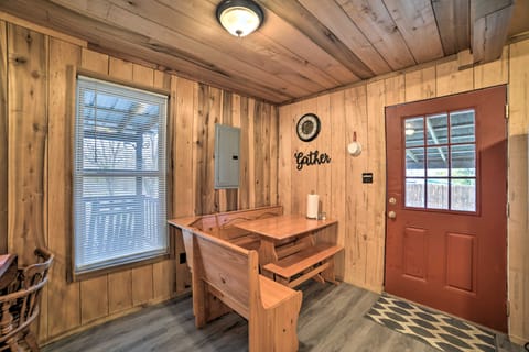 Remote Kentucky Cabin w/ Fire Pit & 2 Ponds House in Lake Barkley