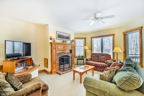 Inviting Ski-in/Ski-out Condo at Jay Peak Resort! Apartment in Jay