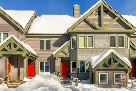 Inviting Ski-in/Ski-out Condo at Jay Peak Resort! Apartment in Jay