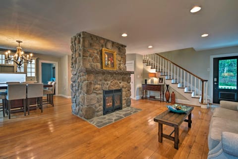 Waterfront Harveys Lake House w/ Private Dock! House in Luzerne County