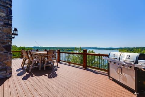 Luxe Table Rock Lake Vacation Rental with Hot Tub! House in Table Rock Lake
