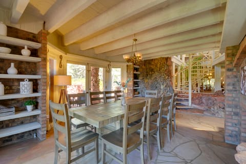 Unique Sedona Home w/ Hot Tub & Guest House House in Sedona