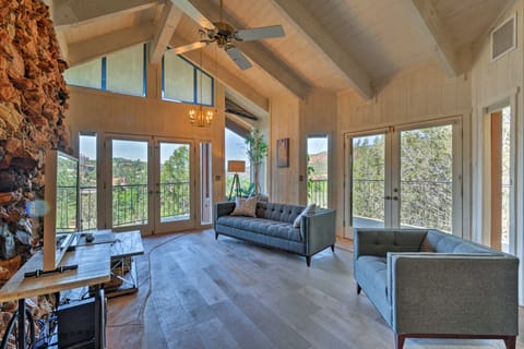 Unique Sedona Home w/ Hot Tub & Guest House House in Sedona