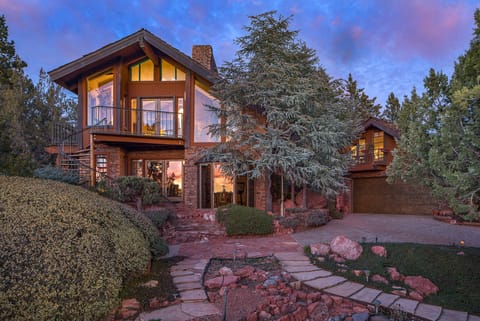 Unique Sedona Home w/ Hot Tub & Guest House House in Sedona