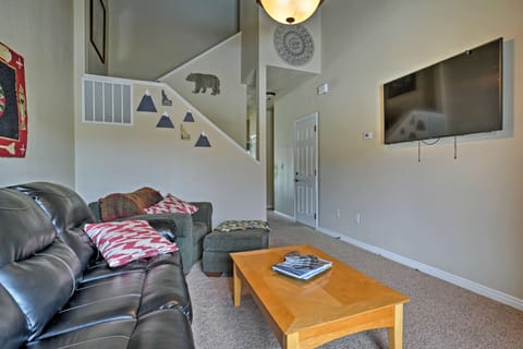 Prime Snowy Retreat Mins to Tamarack & McCall! Apartment in Valley County