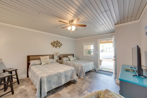 Ocean Isle Beach Studio w/ Patio - 1 Mi to Pier! Apartment in Ocean Isle Beach