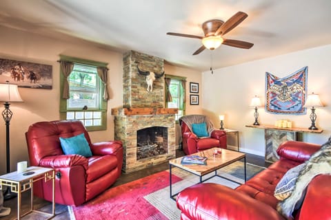Cozy Home w/ Media Room: Short Walk to Taos Plaza! House in Taos