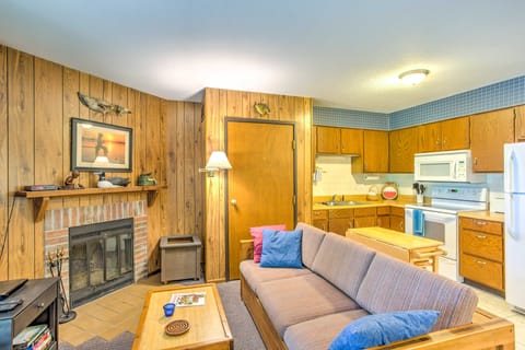 Clearwater Lake Getaway w/ Shared Pool & Boat Dock Apartment in Clearwater Lake