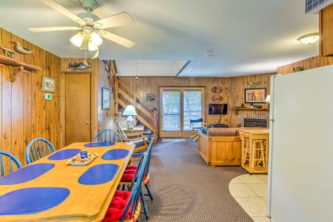 Clearwater Lake Getaway w/ Shared Pool & Boat Dock Apartment in Clearwater Lake