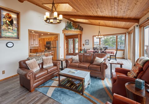 'Reflections' Cabin on Lake Superior - Near Lutsen House in Minnesota