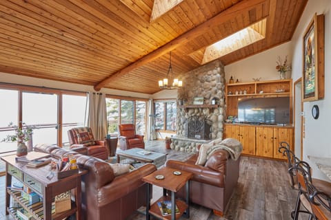 'Reflections' Cabin on Lake Superior - Near Lutsen House in Minnesota