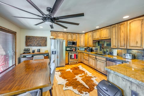 Duplex in Quiet Family Neighborhood 1 Mi to Skiing Apartment in Steamboat Springs