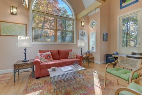 French Broad River Access: Whimsical Gem w/ Deck Cottage in Tennessee