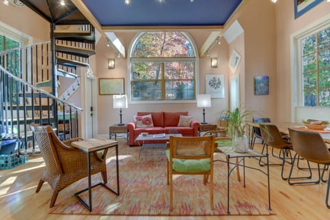 French Broad River Access: Whimsical Gem w/ Deck Cottage in Tennessee