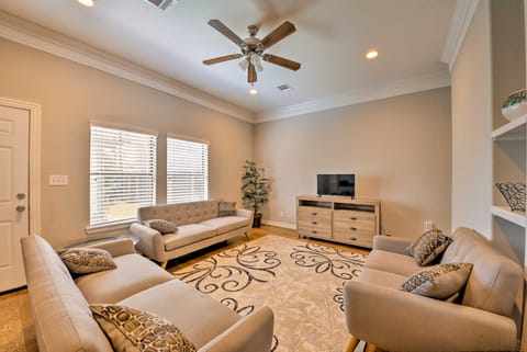 Spacious Houston Home ~ 16 Mi to NRG Stadium! House in Houston