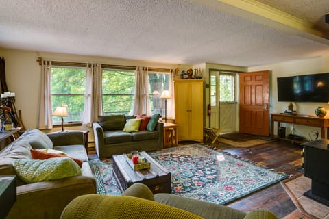 Great Valley Home w/ On-Site Pond, 7 Mi to Skiing! House in Cattaraugus