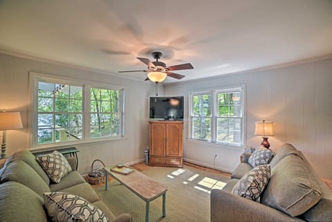 Harrison Lakefront Cottage w/ Private Dock! Cottage in Chattanooga